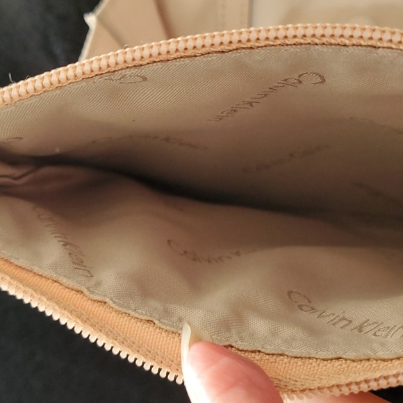 Calvin Klein camel multi compartment crossbody - Picture 6 of 15